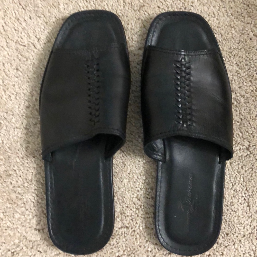 Tommy Bahama Black Leather sliders 10M